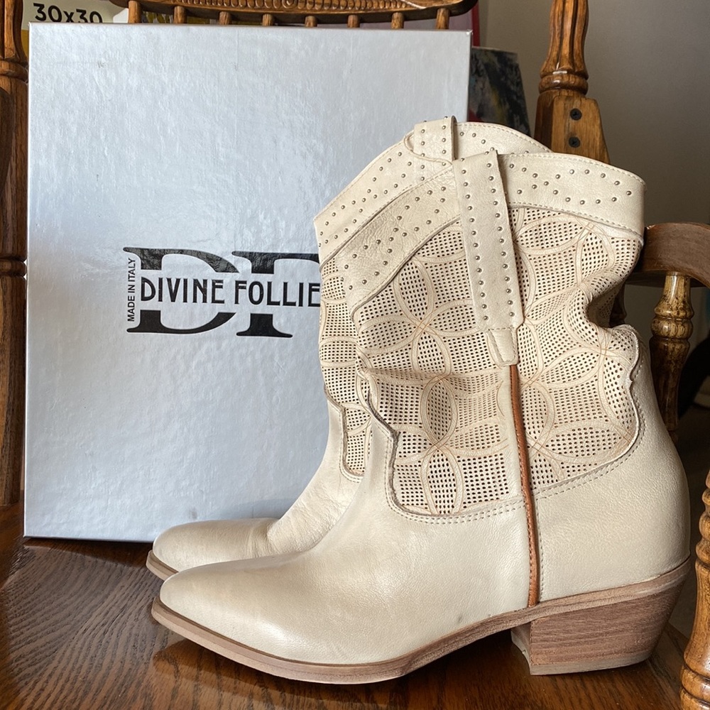Made in Italy Cowgirl Ankle Boots Leather Upper Lining Perforated Design - 6.5